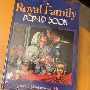 Pop-up Royal Family Book. Original shrinkwrap never opened!Vintage1984/Fantastic